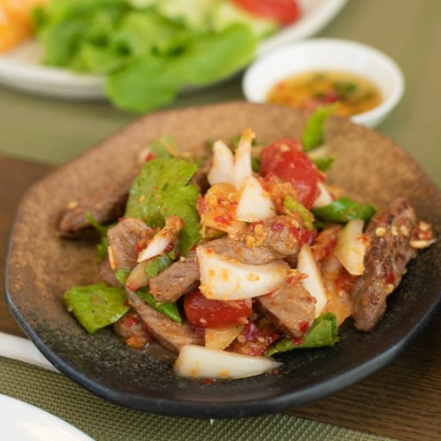 L5. Stir Fry Pork Salad (Salad Heo Xao).