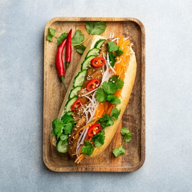 T20. Fried Eggs Banh Mi (Trung).
