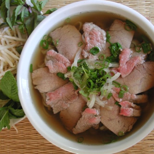 P11. Rare Beef Noodle Soup (Tai).