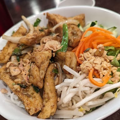 V4. Stir fry Tofu w/ Vermicelli (Bun Tofu Xao).