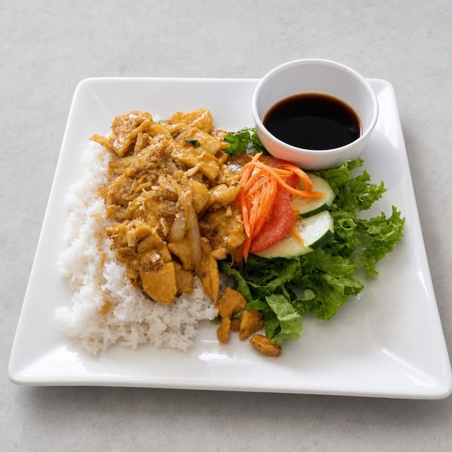 C13. StirFry Lemongrass Chicken w/ Rice (Com Ga Xao Xa).