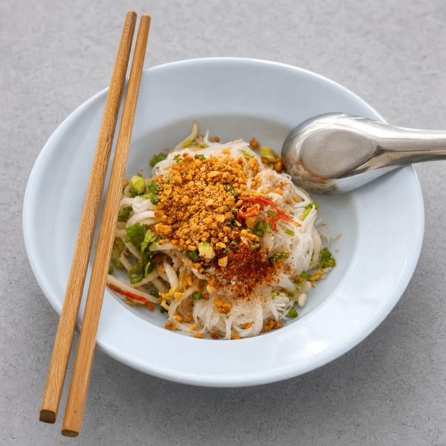 D6. Stir Fry Pork over Vermicelli (Bun Heo Xao).