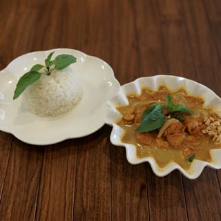 19. Com Curry Gà / Curry Chicken Over White Rice