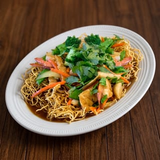 21. Mi Xào Dòn / Fried Egg Noodle Mix with Vegetable