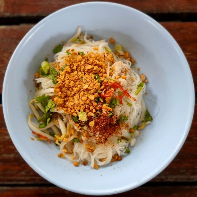 D7. Stir Fry Beef over Vermicelli (Bun Bo Xao).