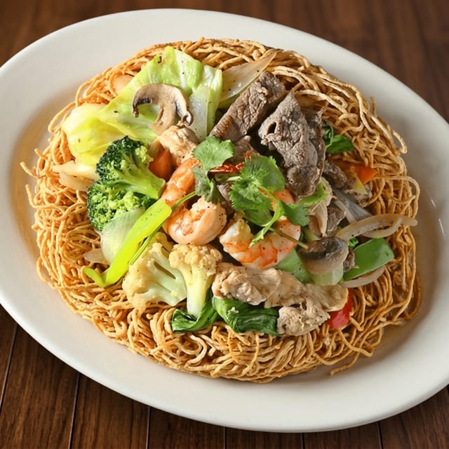 T7. Beef Fried Egg Noodle w/ Veggies (MXD Bo).